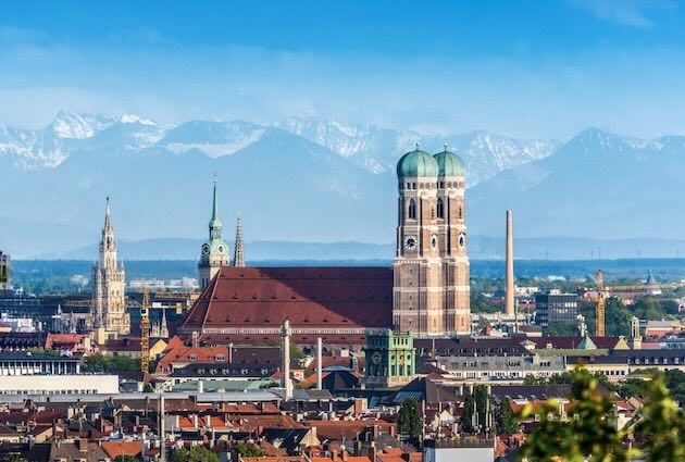 München und die Alpen im HIntergrund